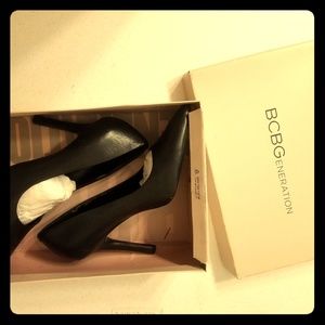 BCBG Generation Classic Pumps - size 8